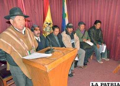 Autoridades de Pampa Aullaguas en conferencia de prensa piden intervención militar para evitar enfrentamientos