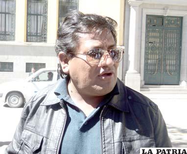 José Flores exige a Freddy Huayta rendición de cuentas