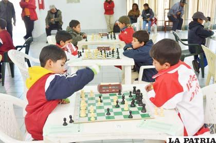Los mejores ajedrecistas del país están en competencia en Oruro