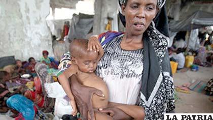 La falta de alimentos y el brote de enfermedades están afectando a los niños somalíes.
