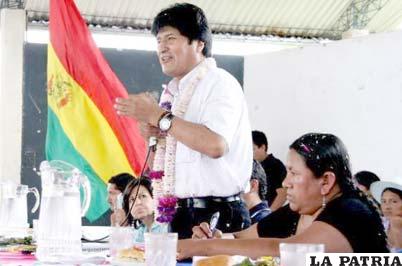 Morales pide a sus bases controlar la producción de coca