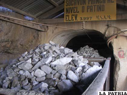 Falta de tecnología y recursos humanos adecuados, es una desventaja de la minería boliviana