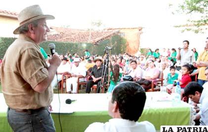 El Gobernador cruceño estuvo en la localidad de San Ignacio de Velasco, donde entregó obras locales /Foto: GSCZ