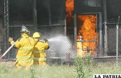 Incendio de magnitud en planta de electricidad (Foto APG)