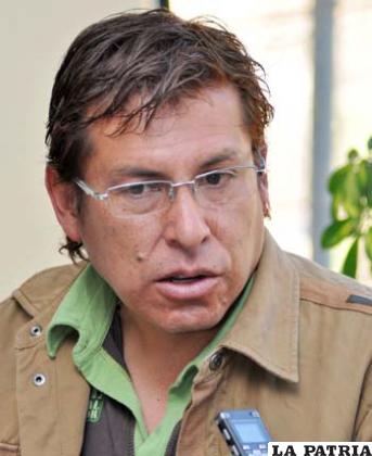 Elvis Córdova, de la Oficina de Diversidad de Género Unidos Oruro