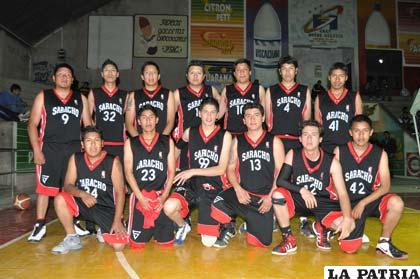 El equipo actual del club Saracho que interviene en el torneo de basquetbol