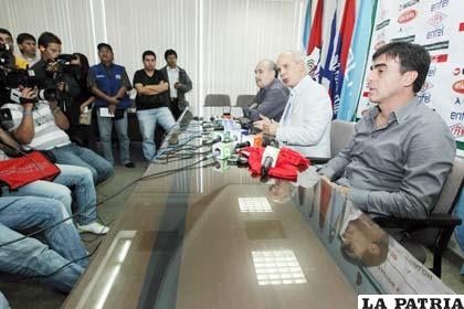 Quinteros presentó su renuncia en conferencia de prensa realizada en Santa Cruz (foto: APG)