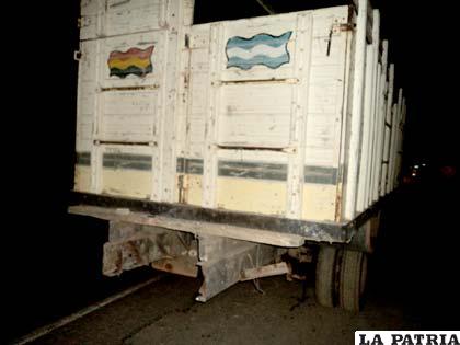 El camión no tenía luces ni placa en la parte trasera