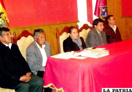 El acto se desarrolló en el Salón Rojo del Gobierno Municipal