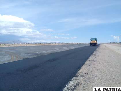 Aceleran obras para concluir pista de aterrizaje el 6 de Agosto