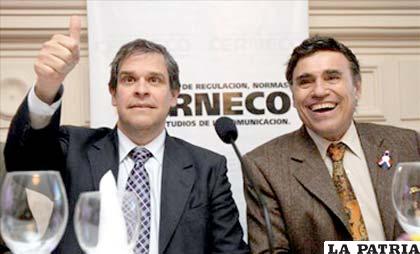 Ministro paraguayo de Hacienda, Manuel Ferreira Brusquetti (i), saluda junto al presidente de la Unión Industrial Paraguaya (UIP), Eduardo Felippo (d) /EFE
