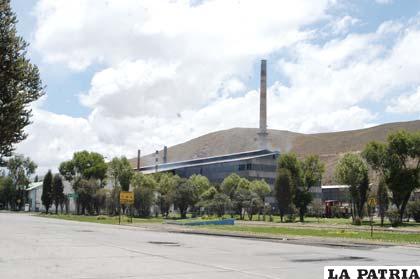 Se asegura que producción en Empresa Metalúrgica Vinto se recuperará en un tiempo perentorio