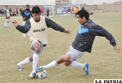 Ignacio García muestra su juego fuerte en el terreno de juego 