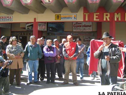 Momento de la toma de la Terminal de Buses el jueves pasado