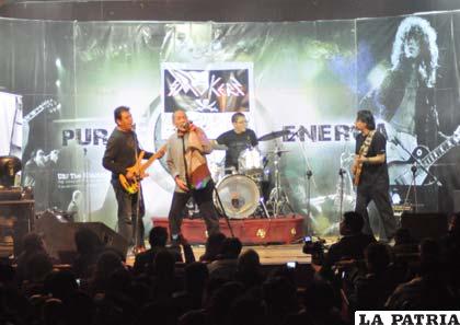 Banda de rock Black Jack, ofreció lo mejor de su música en el Paraninfo Universitario