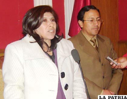 Alcaldesa Pimentel anuncia defensa de la ciudad de Oruro