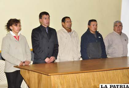Autoridades y dirigentes deportivos en el acto de homenaje a la promulgación de la Ley del Deporte