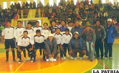 El equipo de 10 de Febrero, campeón del torneo intercooperativas de futsal 