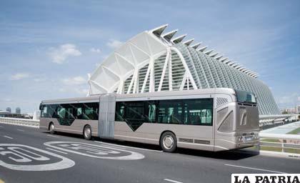 Buses como el de la fotografía se utilizarían para el traslado de pasajeros de terminal a terminal