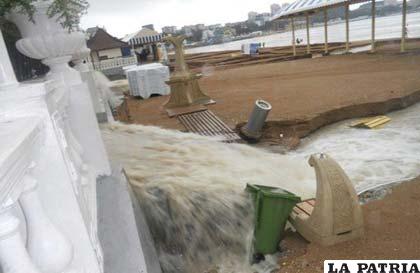 Efectos de las inundaciones provocadas por las fuertes lluvias caídas en la región rusa de Krasnodar, en el litoral del Mar Negro. EFE