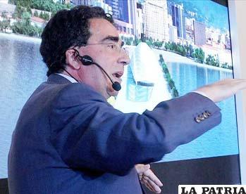 Santiago Calatrava, el único arquitecto del mundo homenajeado con una exposición en el Hermitage de San Petersburgo. Foto vidayestilo.terra.es