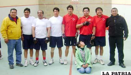 Integrantes de los equipos de Huanuni y Oruro en la categoría Open