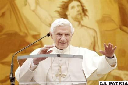 Benedicto XVI subrayó que los milagros de Cristo no son una exhibición de potencia, sino señales del amor de Dios