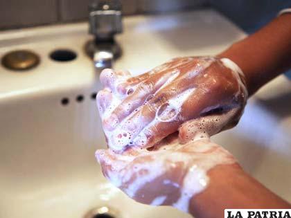 La mejor arma para combatir la gripe A-H1N1 es lavarse permanentemente las manos
