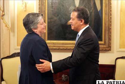 El presidente dominicano, Leonel Fernández (d), recibe a la secretaria de Seguridad Nacional estadounidense, Janet Napolitano (i). EFE