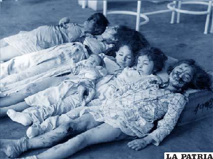 Cadáveres de cinco niñas víctimas de un bombardeo en Zaragoza el 3 de marzo de 1937, durante la Guerra Civil Española