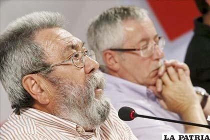Los secretarios generales de UGT, Cándido Méndez (i), y de CC.OO., Ignacio Fernández Toxo