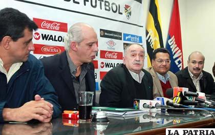 El entrenador español Azkargorta asumió nuevamente la dirección técnica del combinado nacional. (LARAZON.COM)