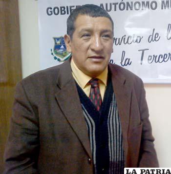 Jefe de la Unidad de Género y Familia del Municipio, René Altamirano