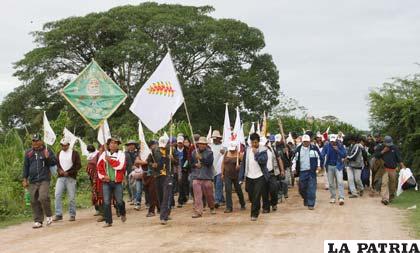 Un grupo de indígenas prometieron evitar la consulta propuesta por el Gobierno nacional y defender el Tipnis.jmp/FOTO-Carlos-APG