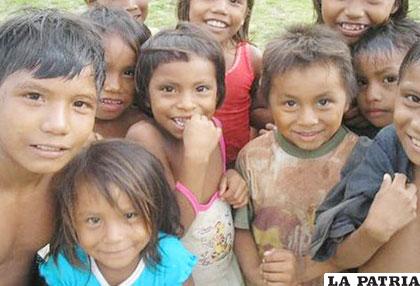 Niños indígenas de Argentina. FOTO AFP