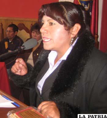 Presidenta de la Fedjuve, Ketty Vallejos