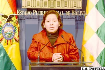 Ministra Caro informa sobre el PIB de Bolivia (Foto APG)