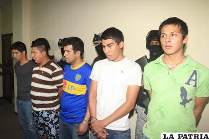 Sergio G. A. alias Hugo (centro), además de sus cómplices