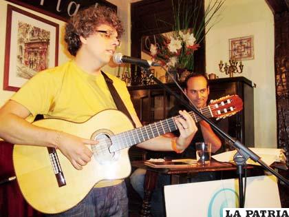 El artista canario Pedro Guerra