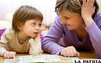Es importante compartir con los hijos la lectura de cuentos y fábulas