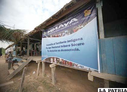 Funcionarios y Brigadistas instalaron centros de información para la consulta en el tipnis /Foto: Ivan Canelas/EFE