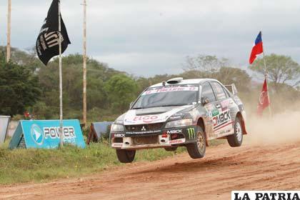 Gustavo Saba, ganó la prueba el Rally Santa Cruz (APG)