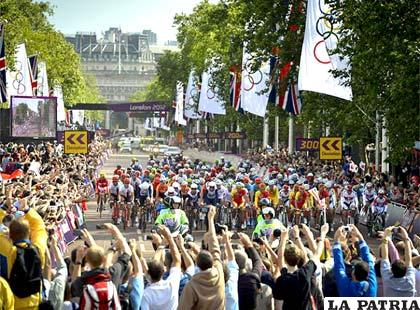 Las calles de Londres se llenaron de gente durante la prueba de ciclismo en ruta que finalizó en el centro de la capital londinense
