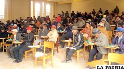 Masiva participación de productores de quinua en el primer congreso de la Copqomac