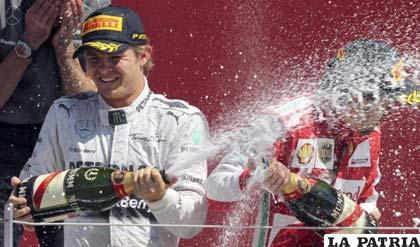 Rosberg celebra la victoria en el Gran Premio de Gran Bretaña 