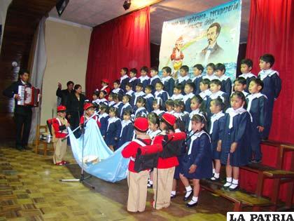 Niños de nivel inicial en su presentación