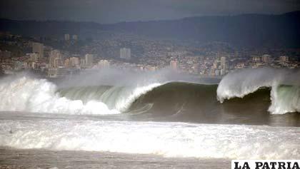 Mal tiempo provoca olas gigantescas en Chile