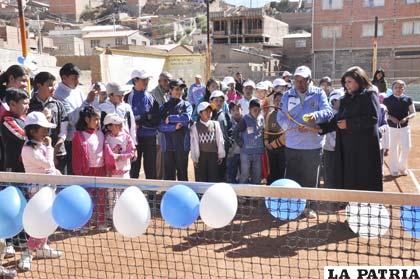 La alcaldesa Pimentel inauguró la Escuela Municipal de Tenis