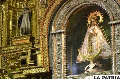 Pobladores coronaron por segunda vez a la Virgen de Copacabana