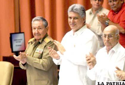 Presidente de Cuba, Raúl Castro (i), asiste en La Habana (Cuba), a las sesiones de la Asamblea Nacional del Poder Popular